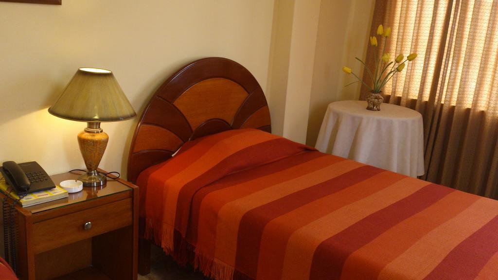 Copacabana Hotel Tacna Bagian luar foto